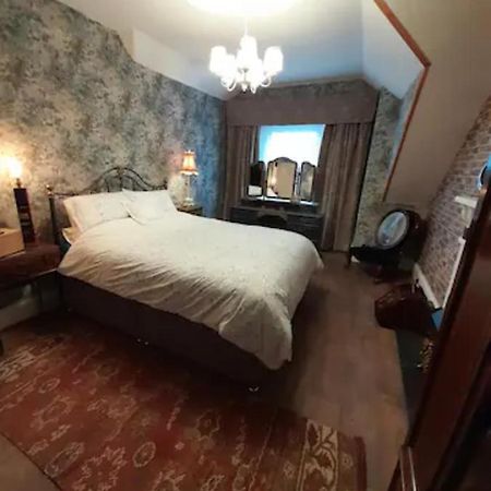 The Attic Apartment At Number 54 อิลฟราคูมบ์ ภายนอก รูปภาพ