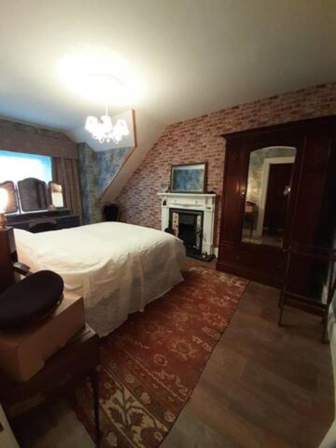 The Attic Apartment At Number 54 อิลฟราคูมบ์ ภายนอก รูปภาพ