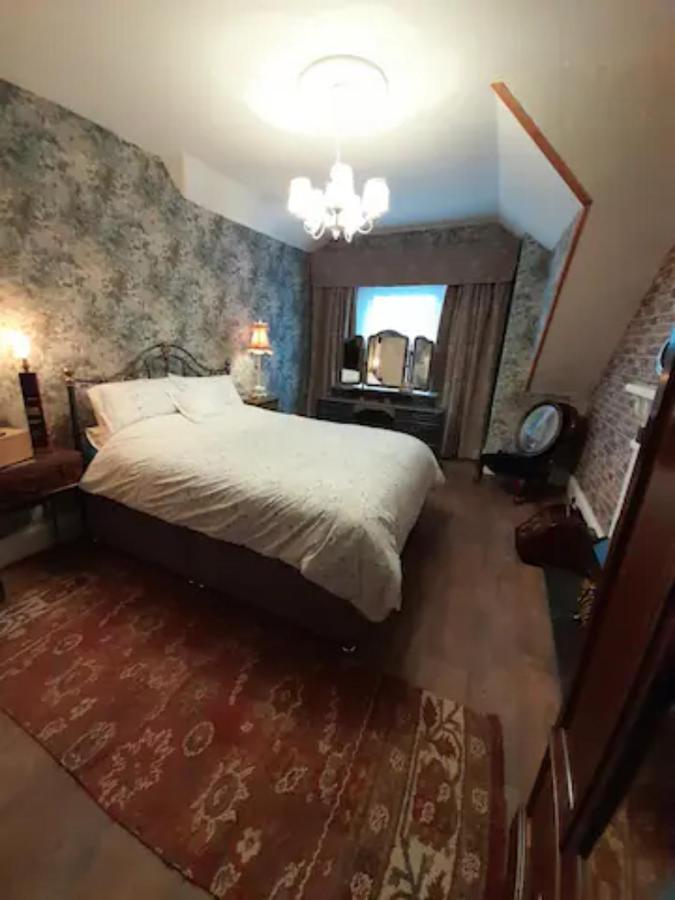 The Attic Apartment At Number 54 อิลฟราคูมบ์ ภายนอก รูปภาพ